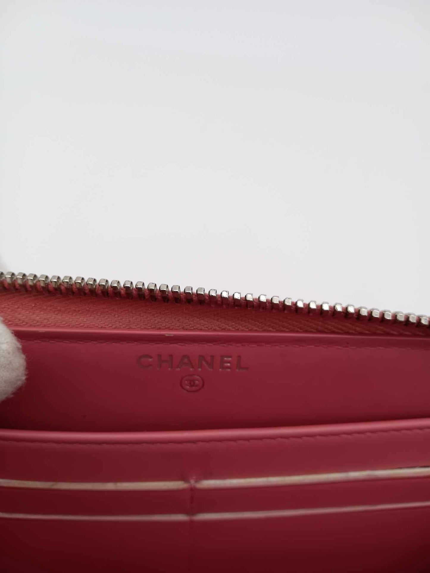 CHANEL Caviar Chevron Zippy Wallet