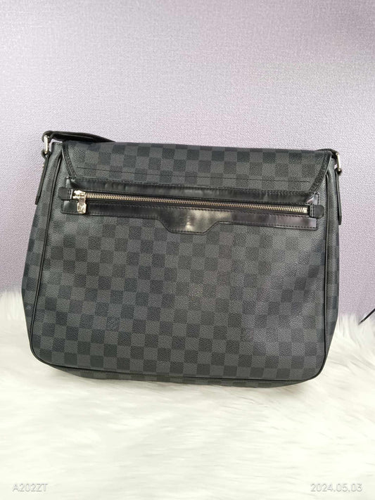 LOUIS VUITTON Damier Graphite Daniel MM