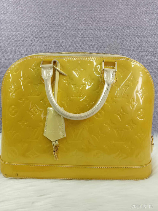 LOUIS VUITTON Vernis Alma PM