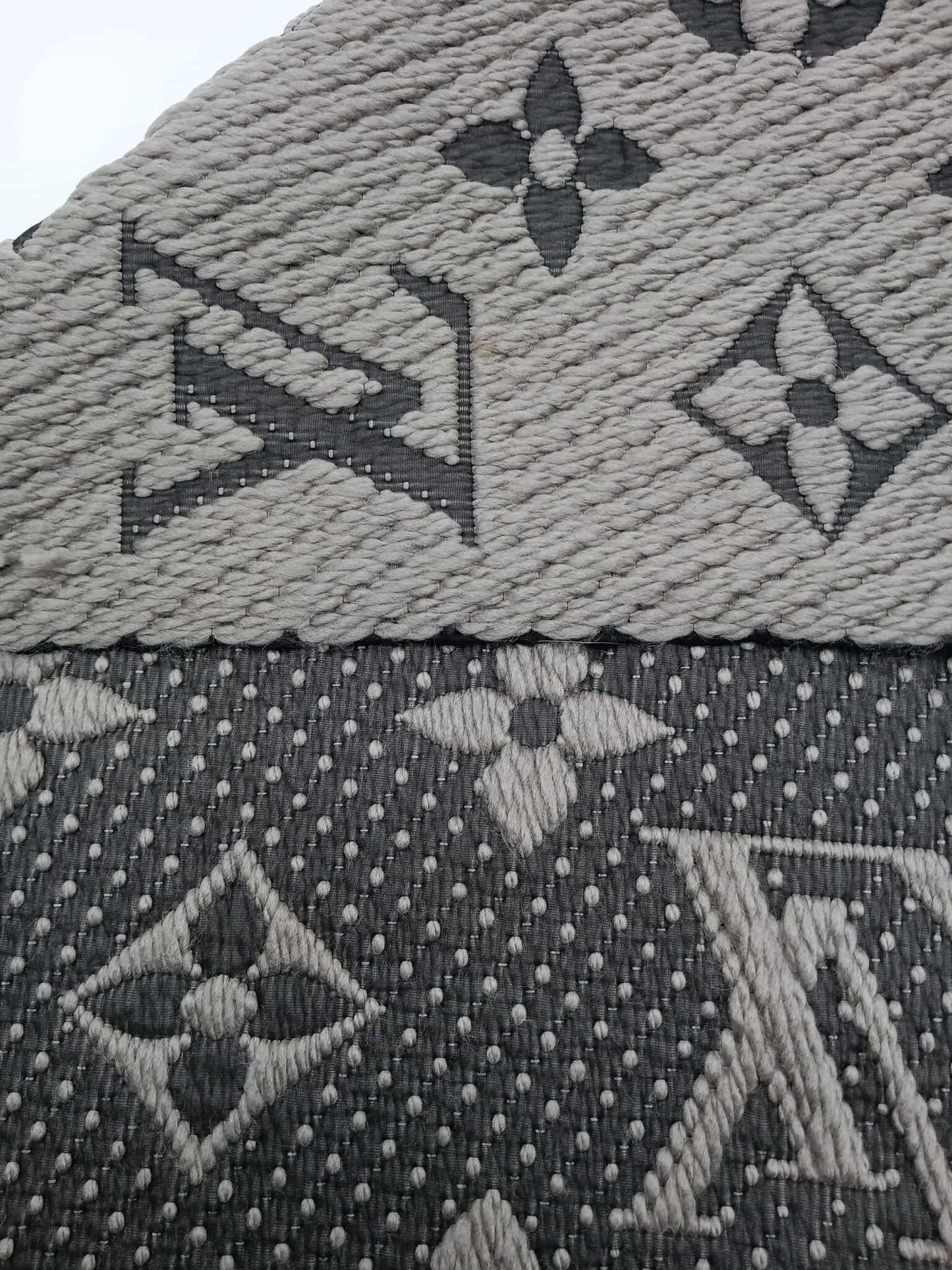 LOUIS VUITTON Echarpe Logomania Scarf