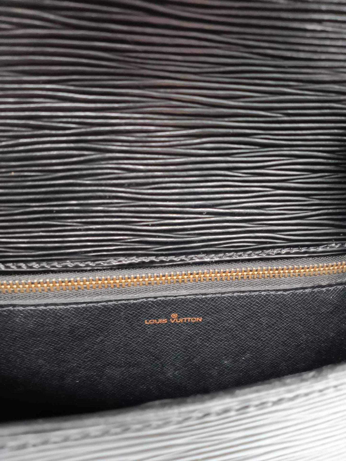LOUIS VUITTON Epi Saint-Cloud Noir