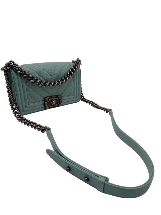 CHANEL Caviar V-Stitch Leboy
