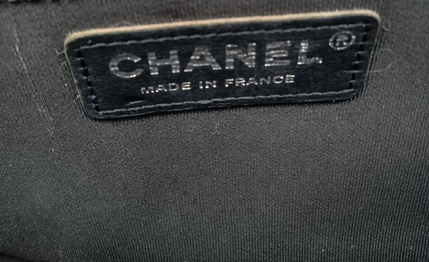 CHANEL Caviar V-Stitch Leboy