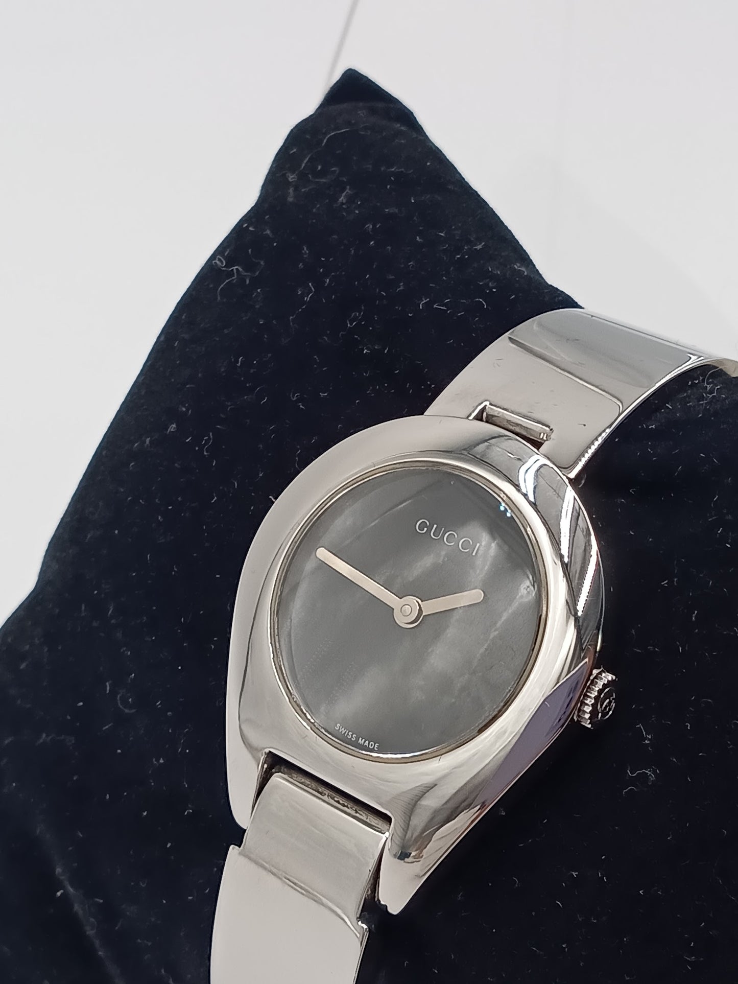 GUCCI 67OOL Bangle Watch