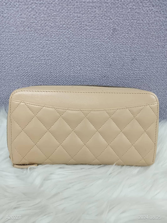 CHANEL Lambskin Matelasse Zippy Wallet