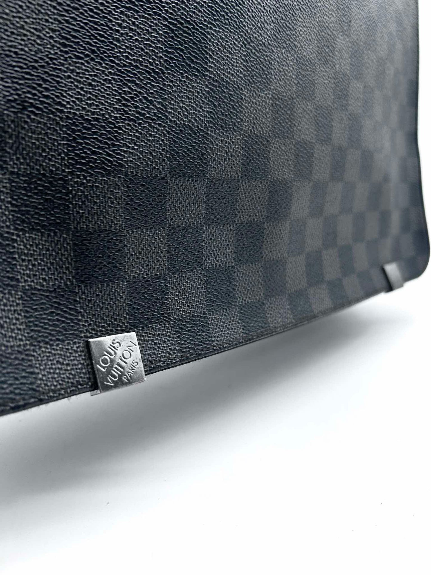 LOUIS VUITTON Damier Graphite District Messenger Bag