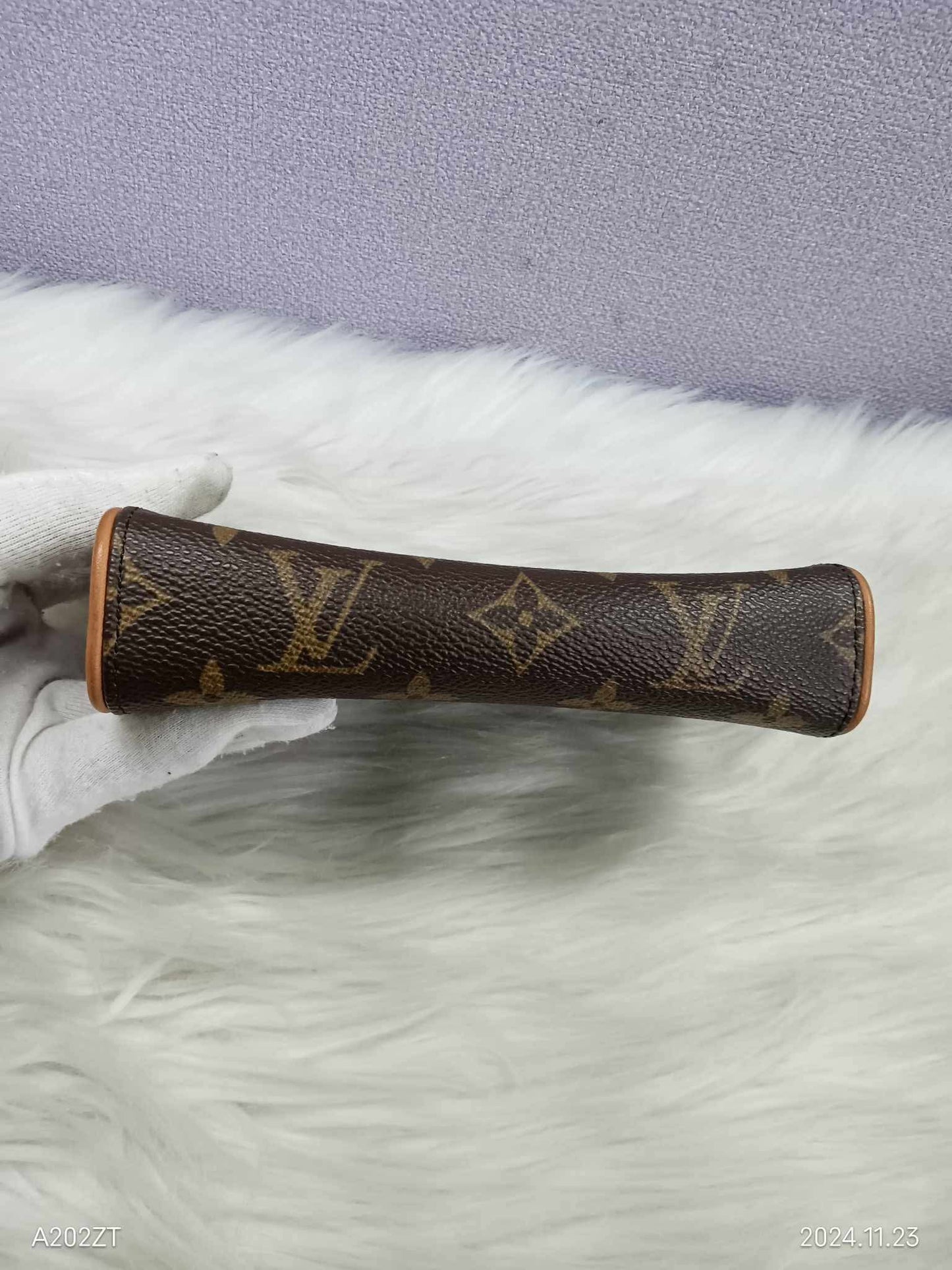 LOUIS VUITTON Monogram Pochette Florentine