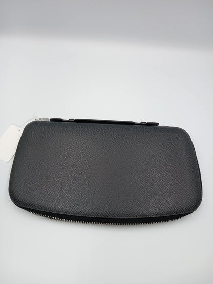 LOUIS VUITTON Taiga Leather Atoll Organizer