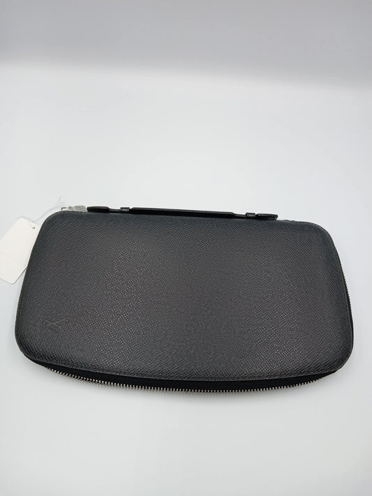 LOUIS VUITTON Taiga Leather Atoll Organizer