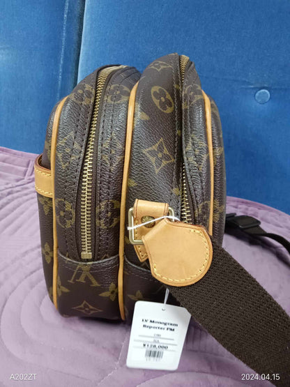 LOUIS VUITTON Monogram Reporter PM