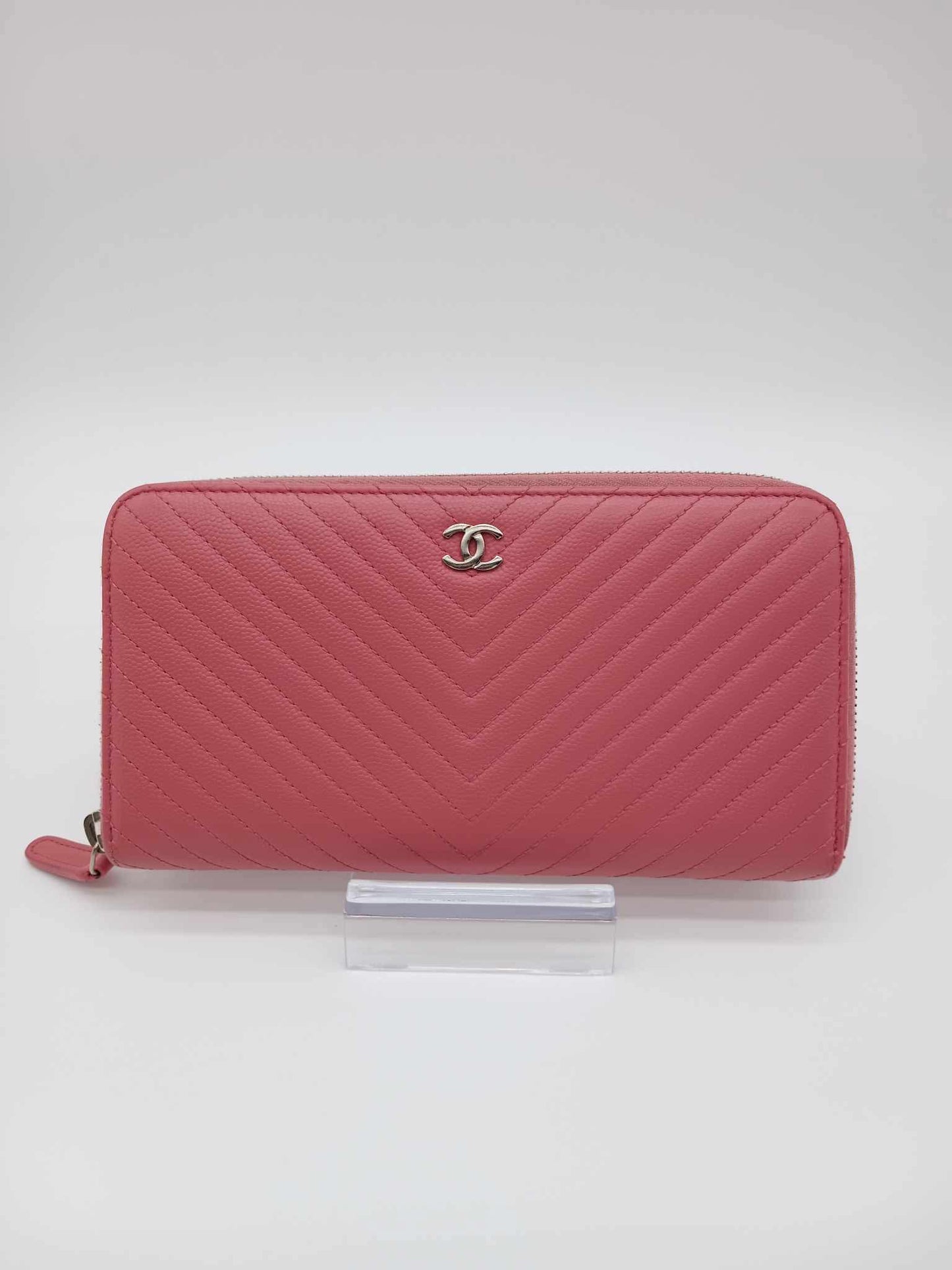 CHANEL Caviar Chevron Zippy Wallet
