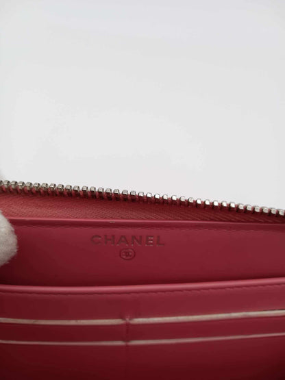 CHANEL Caviar Chevron Zippy Wallet
