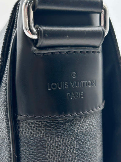 LOUIS VUITTON Damier Graphite District Messenger Bag