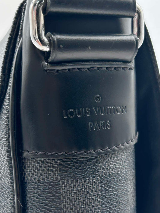 LOUIS VUITTON Damier Graphite District Messenger Bag