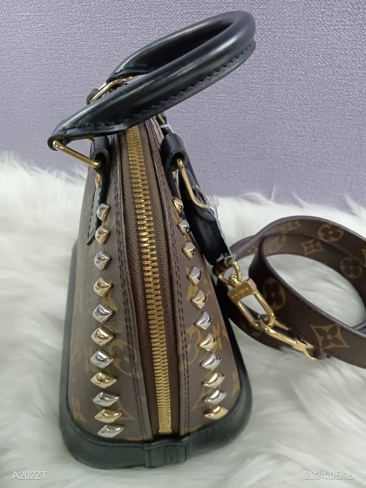 LOUIS VUITTON Monogram Alma BB Noir