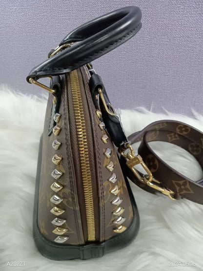 LOUIS VUITTON Monogram Alma BB Noir