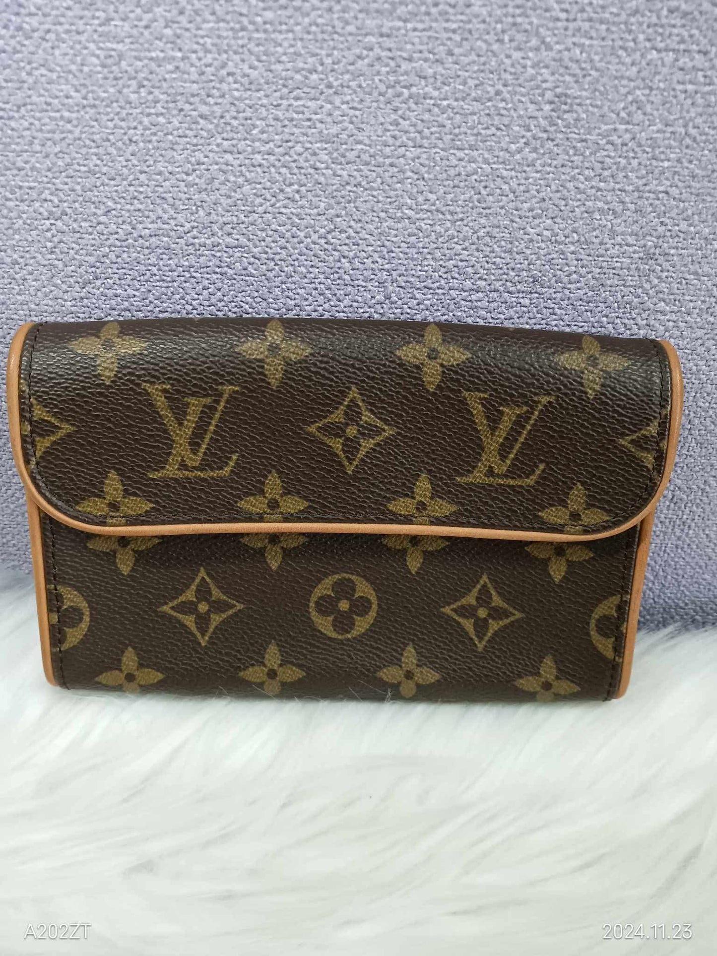 LOUIS VUITTON Monogram Pochette Florentine