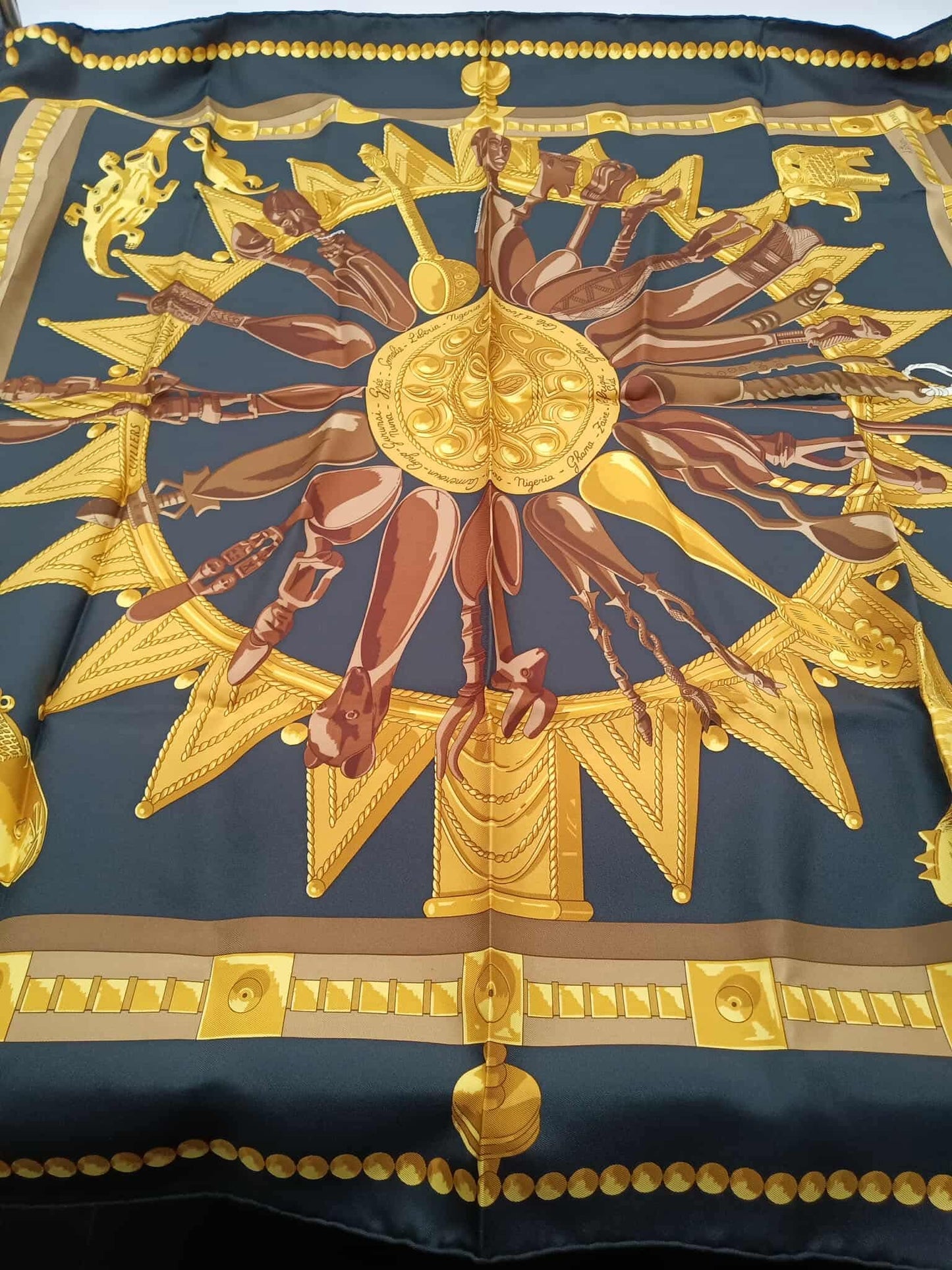 HERMES Carré 90 Cuir d'Afrique Scarf