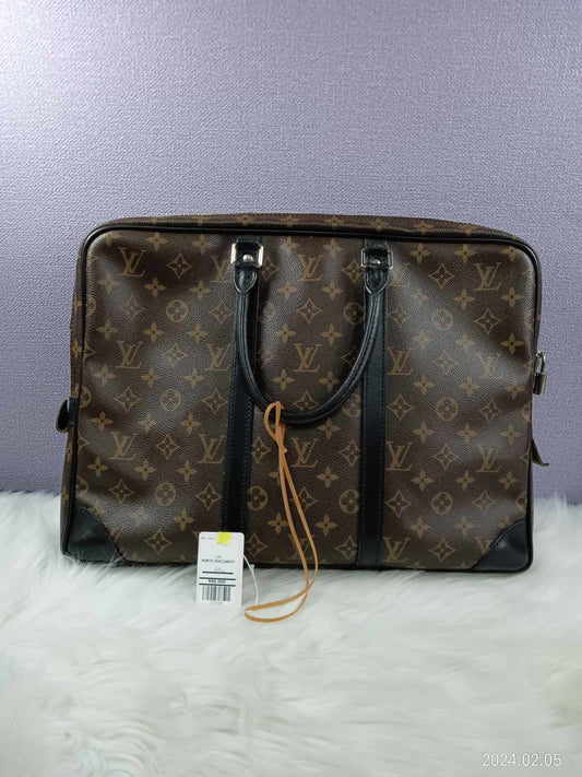 LOUIS VUITTON Monogram Porte Document