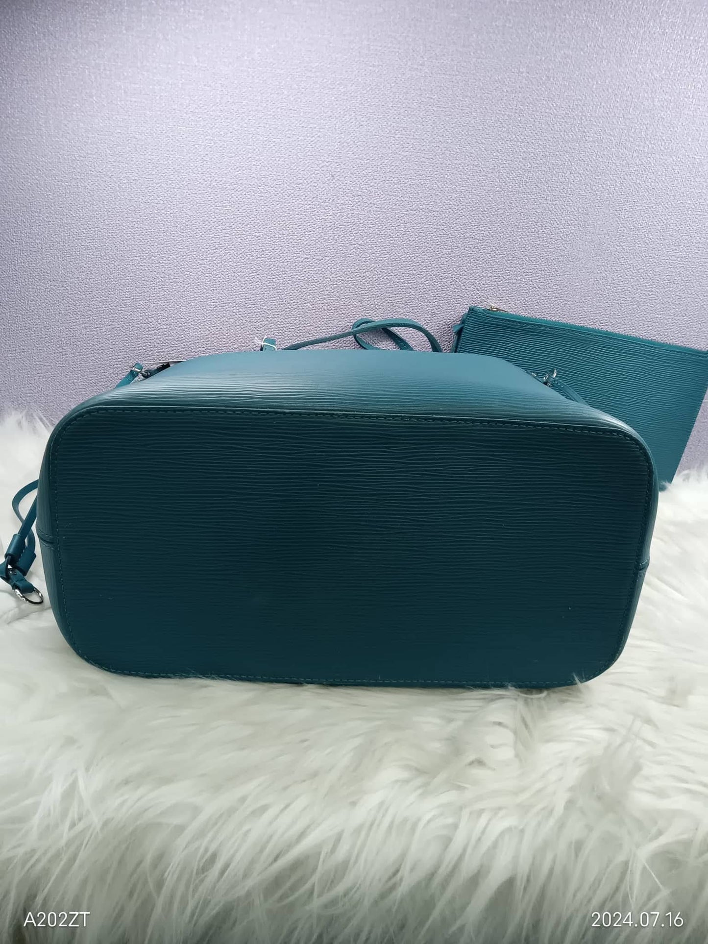 LOUIS VUITTON Epi Neverfull MM