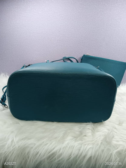 LOUIS VUITTON Epi Neverfull MM