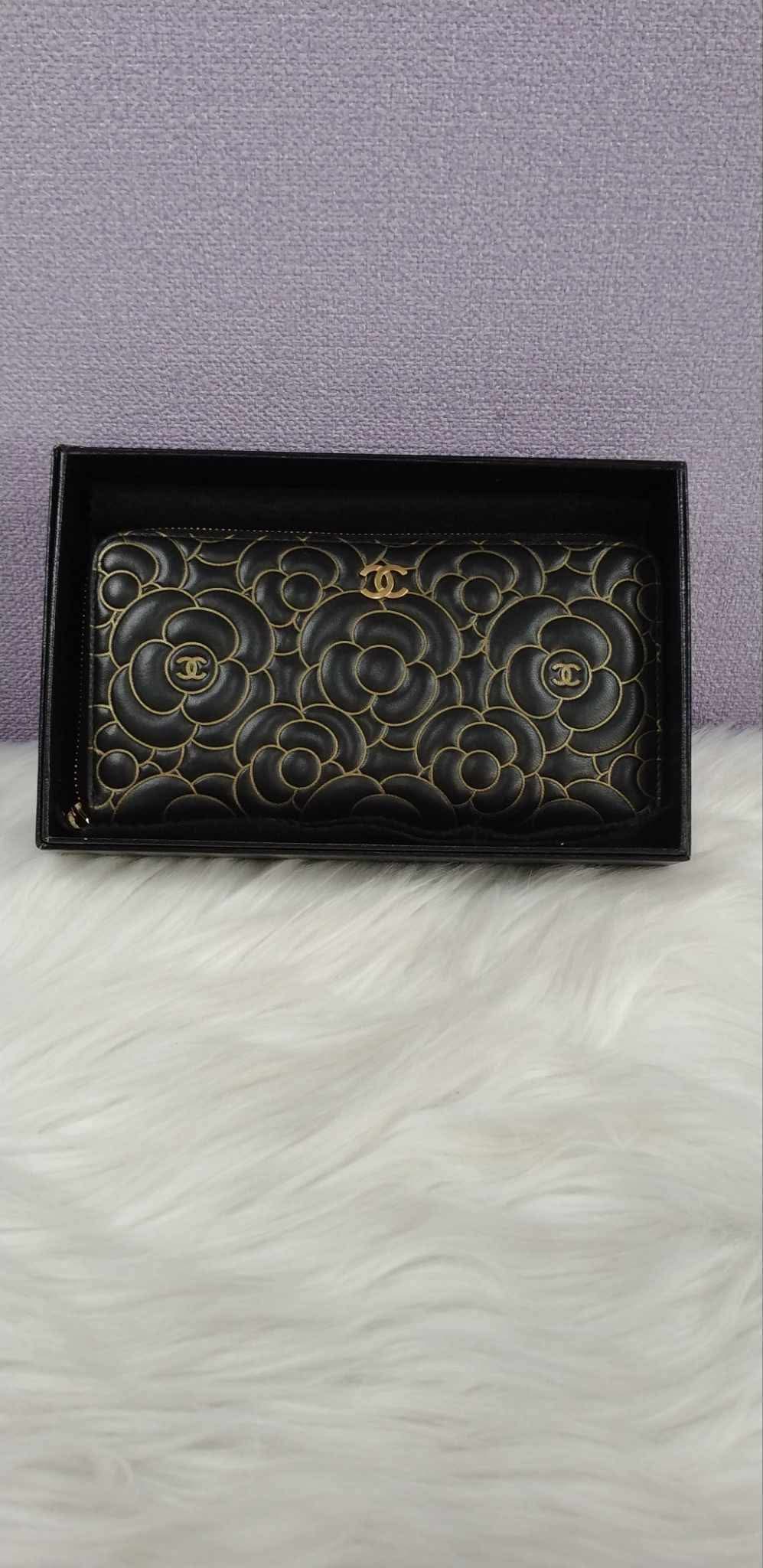 CHANEL Camellia Zippy Wallet