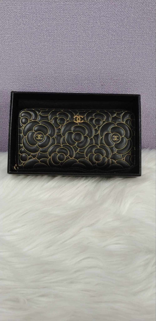 CHANEL Camellia Zippy Wallet