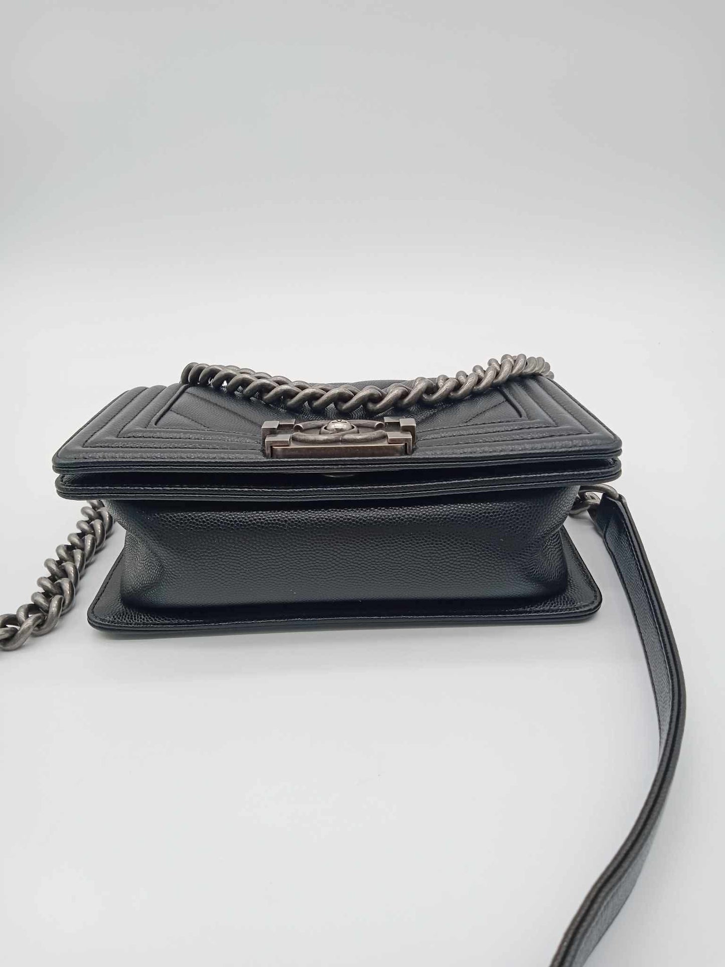 CHANEL Caviar V-Stitch Leboy