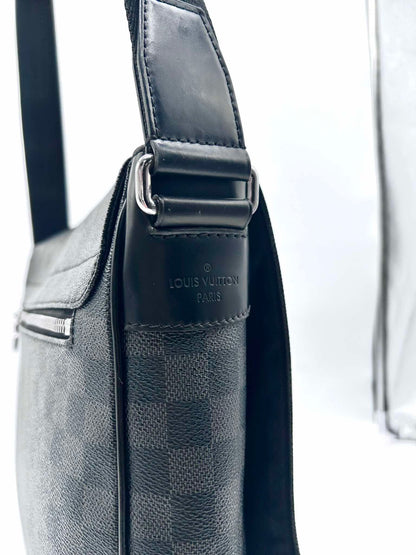 LOUIS VUITTON Damier Graphite District Messenger Bag