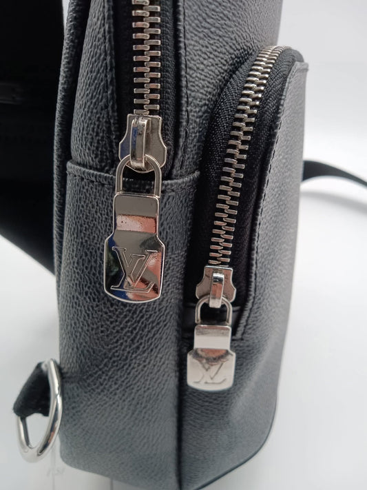 LOUIS VUITTON Damier Graphite Avenue