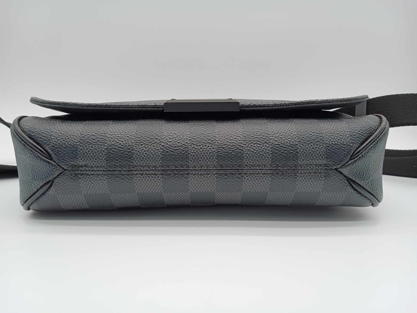 LOUIS VUITTON Damier Graphite District Messenger Bag PM