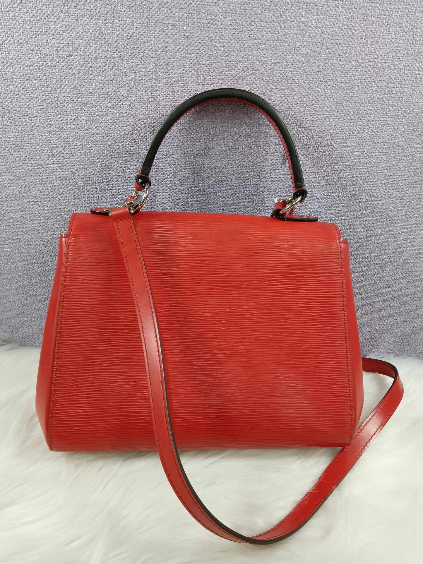 LOUIS VUITTON Epi Cluny BB