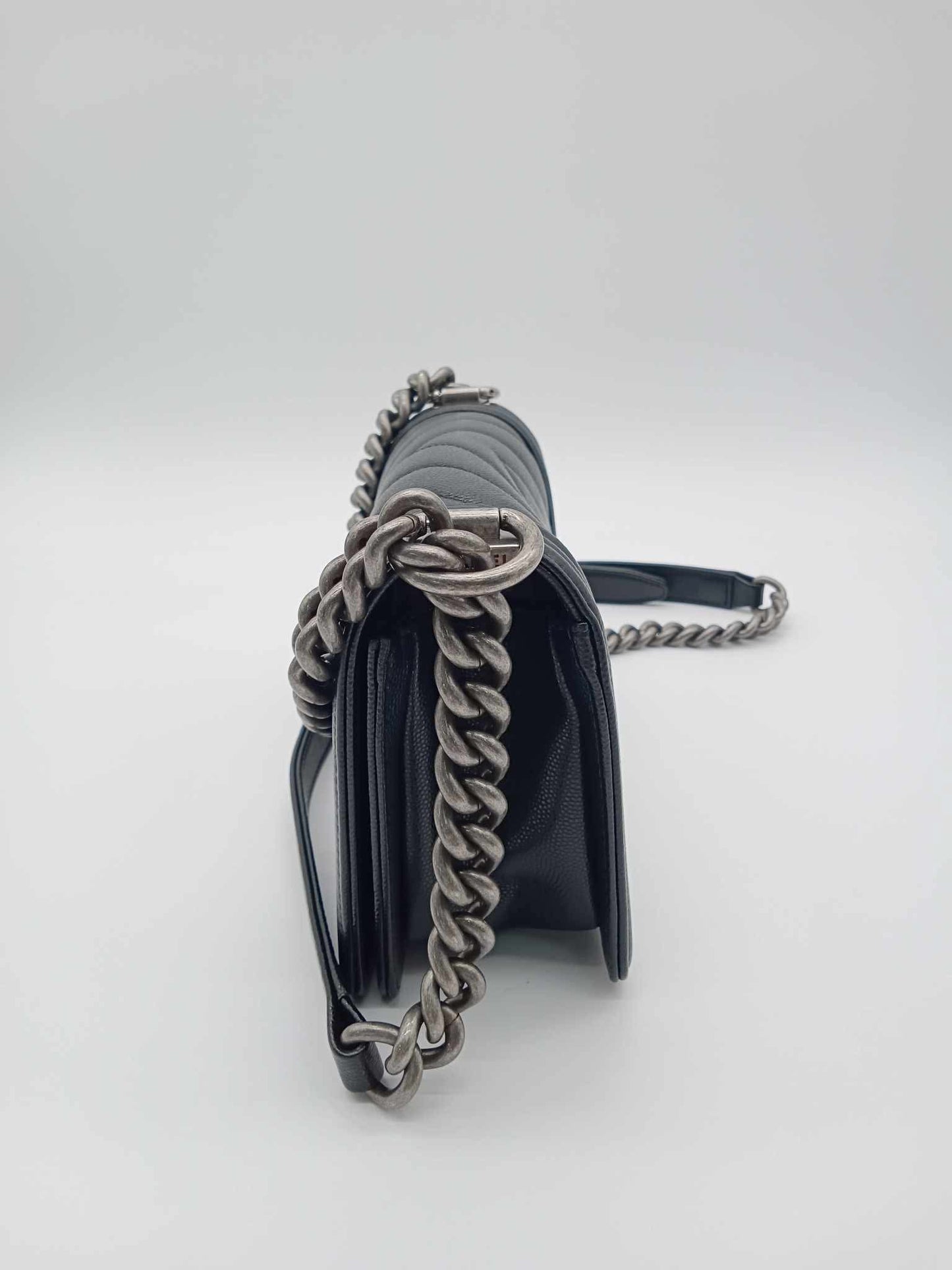 CHANEL Caviar V-Stitch Leboy