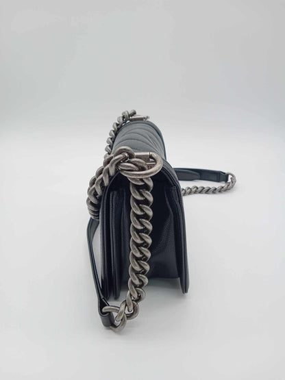 CHANEL Caviar V-Stitch Leboy