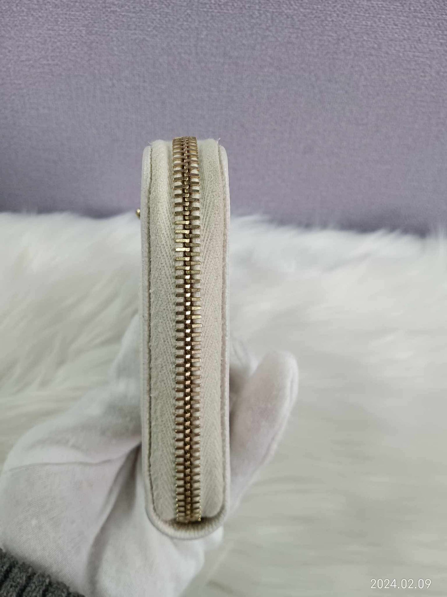 CHANEL Caviar Zippy Wallet