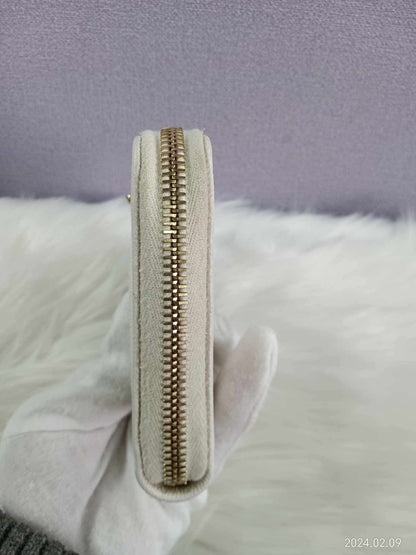 CHANEL Caviar Zippy Wallet