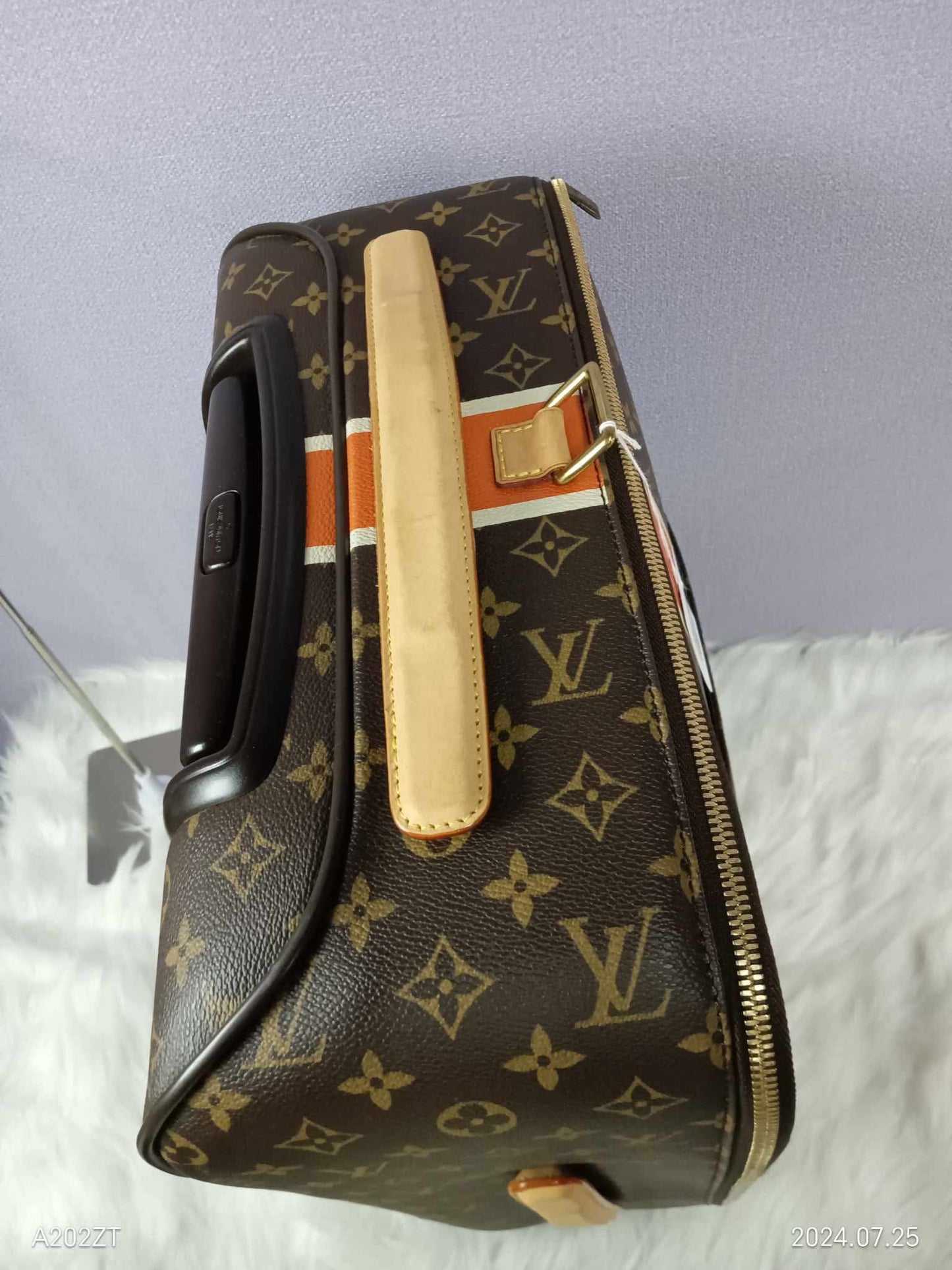 LOUIS VUITTON  Monogram Pegase 50