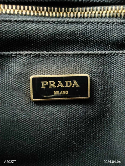 PRADA Canapa