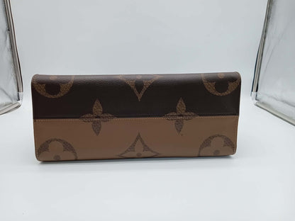 LOUIS VUITTON Monogram Reverse On The GO MM
