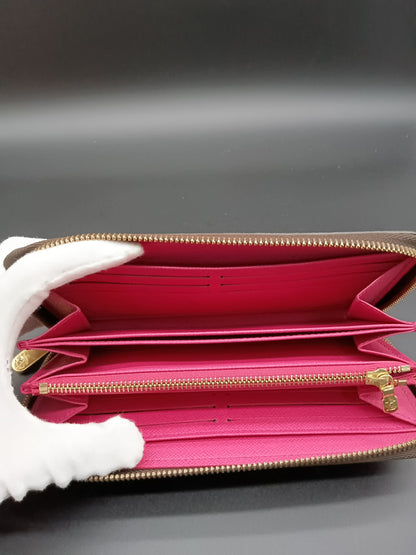 LOUIS VUITTON World Tour Zippy Wallet