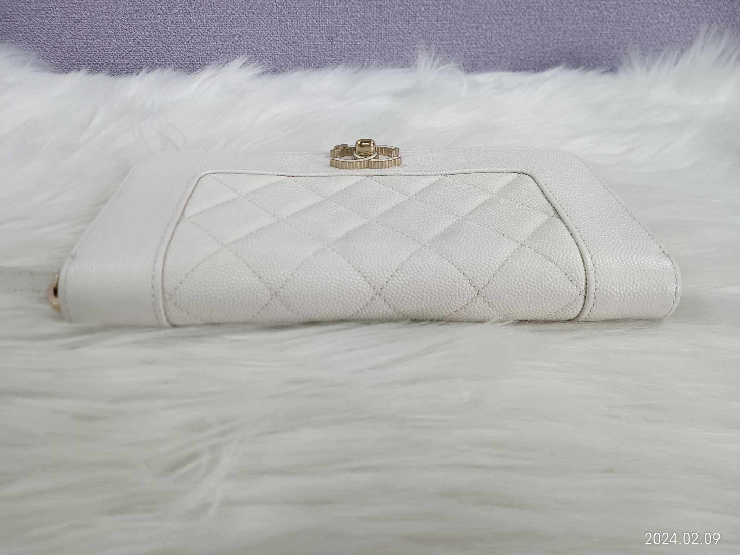 CHANEL Caviar Zippy Wallet