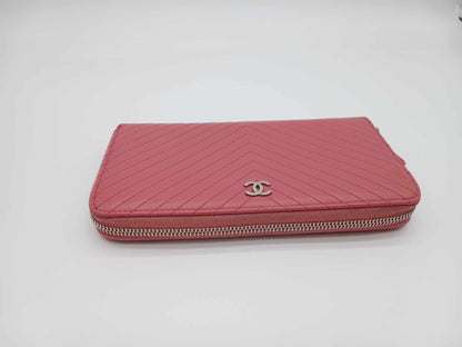 CHANEL Caviar Chevron Zippy Wallet