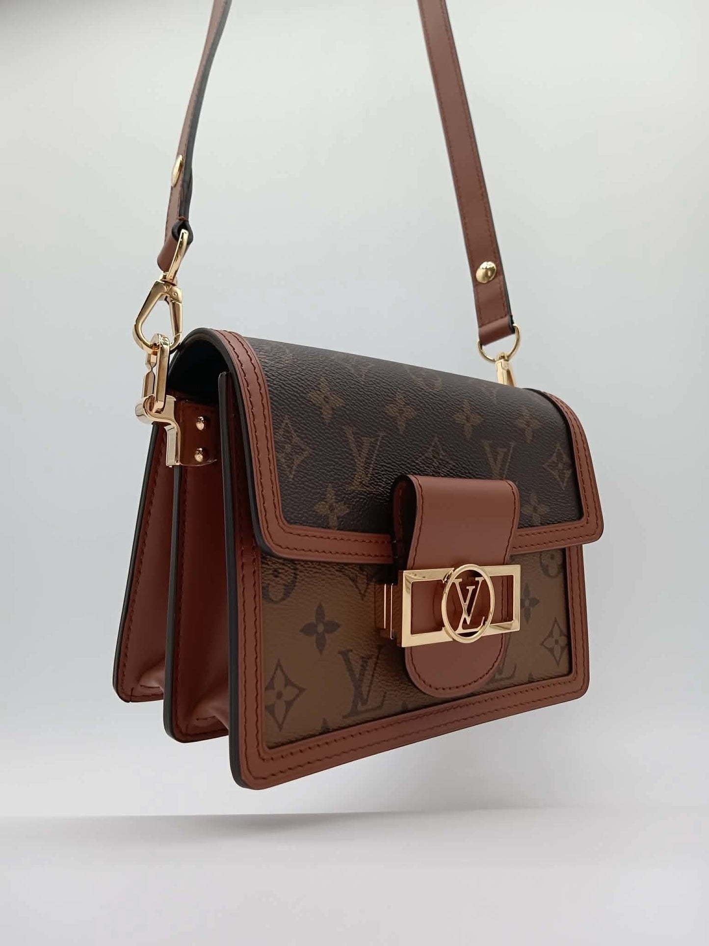 LOUIS VUITTON Monogram Reverse Dauphine