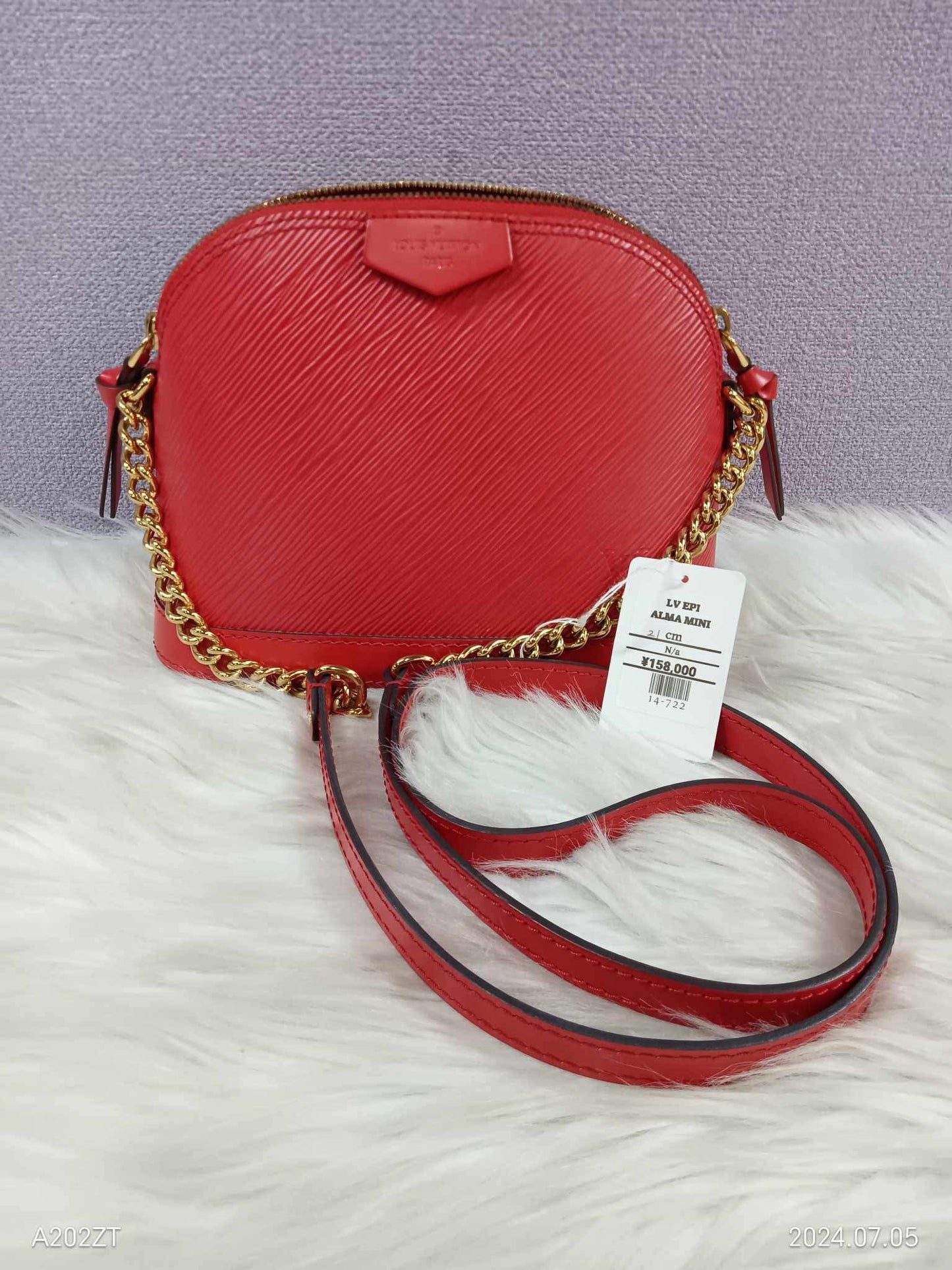 LOUIS VUITTON Epi Alma Mini