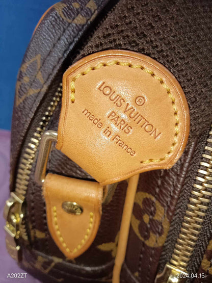 LOUIS VUITTON Monogram Reporter PM