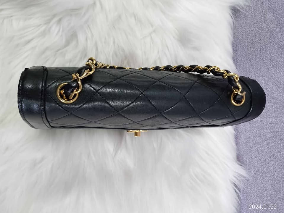 CHANEL Matelasse Chain Bag