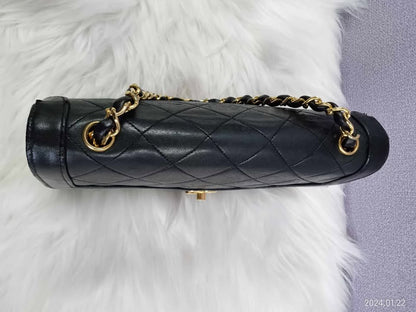 CHANEL Matelasse Chain Bag