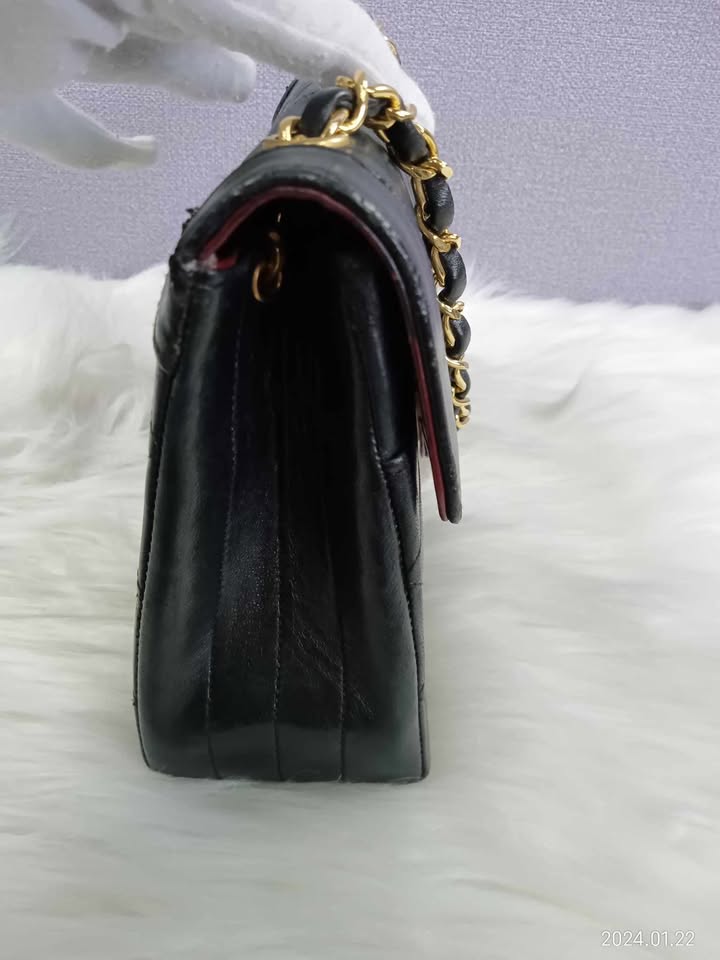 CHANEL Matelasse Chain Bag