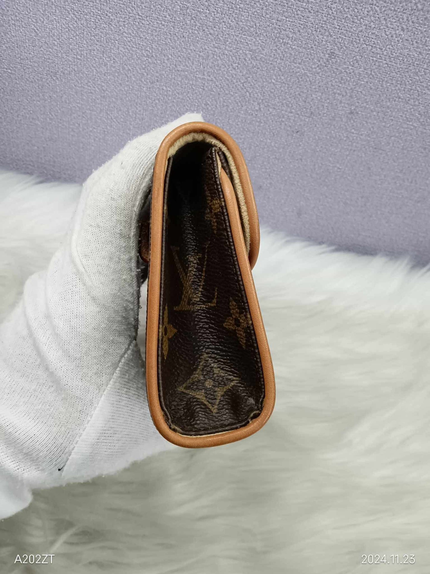 LOUIS VUITTON Monogram Pochette Florentine