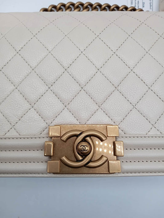 CHANEL Shiny Caviar Quilted Leboy